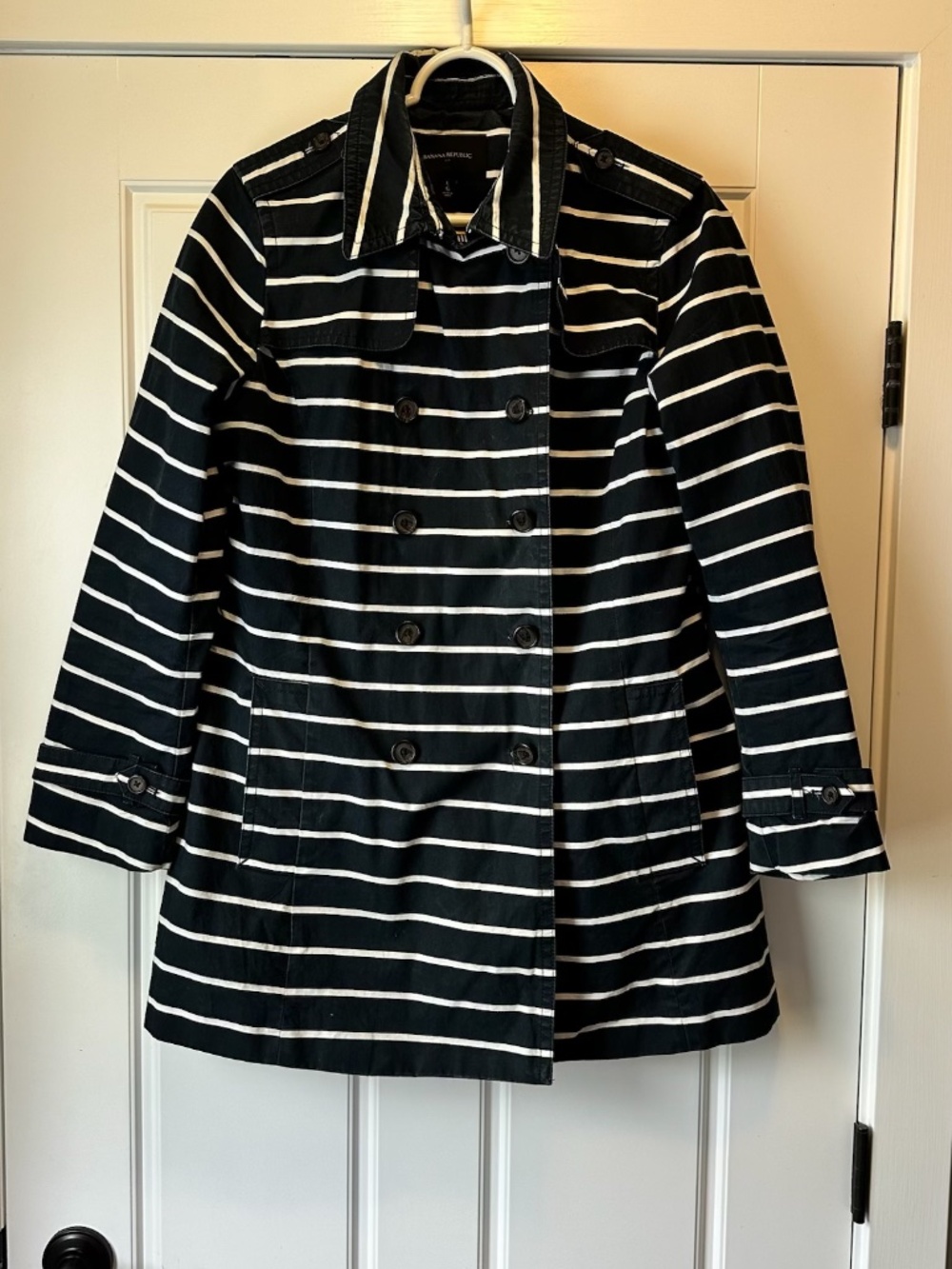 Banana Republic Rain Trench Coat, Size Large